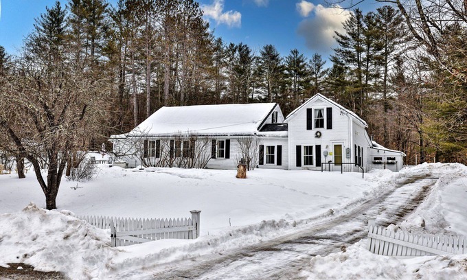 East Haven  Rutland County Other | Chittenden Farmhouse: Historic 4BR/2BA, 20 Min to Killington, 7 Min to Mountaintop Resort