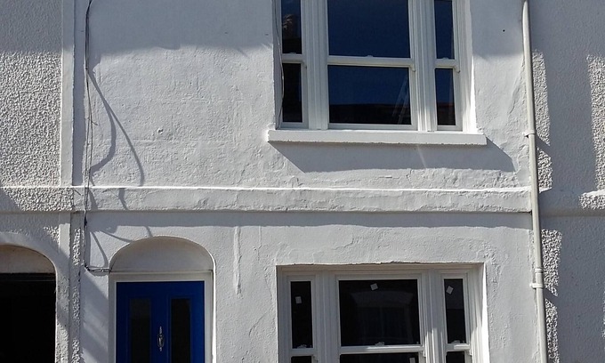 Whitstable House | Chloe Cottage - Family friendly fishermans cottage close to the beach and harbou