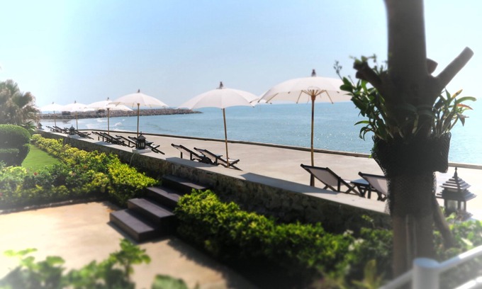 Laem Phak Bia Hotel | Chomtalay Resort at Had Chaosamran Beach