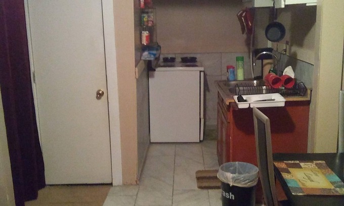 Mobile Apartment | Chris studio 1 kitchenette AC and WiFi in fabulous Mobile