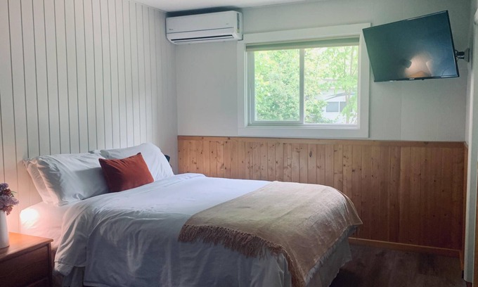 Christina Lake House | Christina Lake Sleeps 2, Pet Friendly - Unwind and Enjoy Beaches, Golf, Fishing