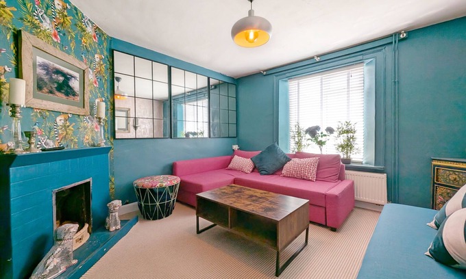 Emsworth Cottage | Church Path - a town house that sleeps 6 guests in 2 bedrooms plus sofa bed