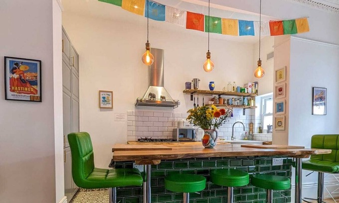St Leonards-On-Sea Apartment | Church Retreat - Magnificent Seaside Apartment. Award Winning!n