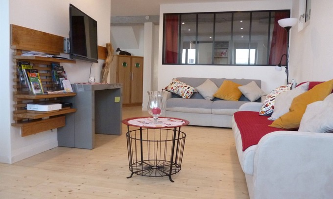 Ciboure Apartment | CIBOURE/SAINT-JEAN-DE-LUZ, large apartment 3 * + private garage. Ground floor. Easy access.