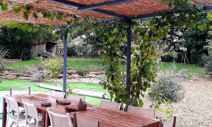 Fuveau House | Cicadas, a swimming pool, your vacation