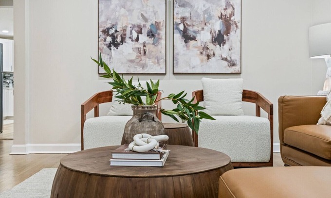 Cicero House | Cicero’s 3-BR Urban Oasis