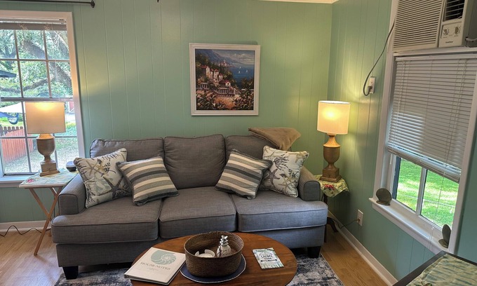 Laurel Apartment | Cici's Hilltop Haven Laurels top choice