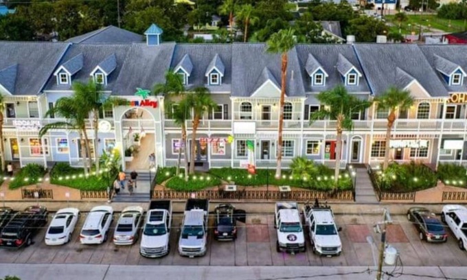 Clear Lake Shores House | Cien · Kemah Boardwalk Escape w BIKES
