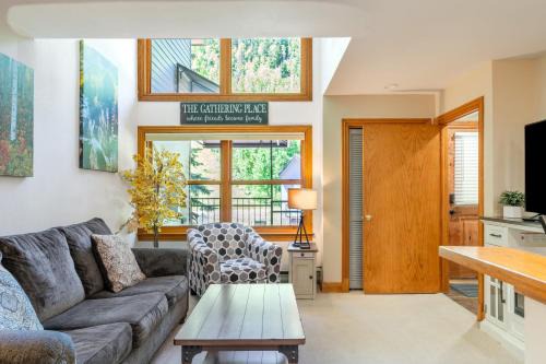 Telluride House | Cimarron Lodge 14 by AvantStay Ski-InSki-Out Property in Complex w Two Hot Tubs Permit3601