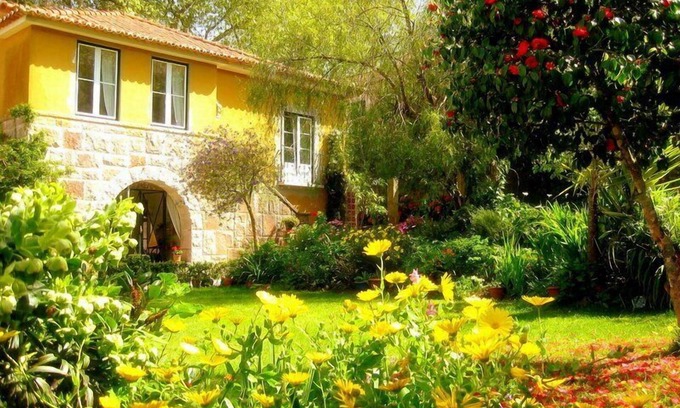 Sintra Apartment | Cinco - Perfectly Located Apartment, B&B Style Service, Private Garden And Pool