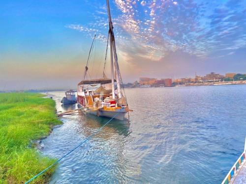 Shurtah al-Dakhlah Hotel | Cinderella Malika boat
