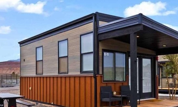 Hurricane Cabin | Cindy Glamping Cabin 1 Bedroom/1 Bath Efficiency - Studio Apartment for Short Stays