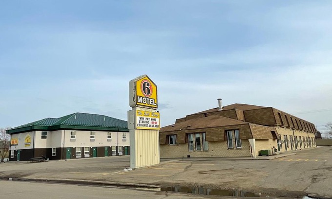 Weyburn Hotel | Circle 6 Motel