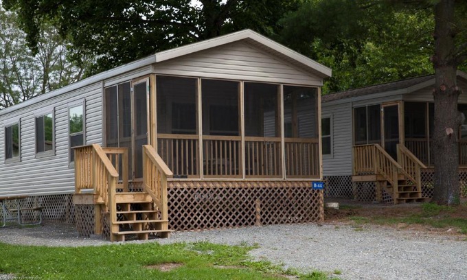 Bausman Resort | Circle M Camping Resort Screened Park Model