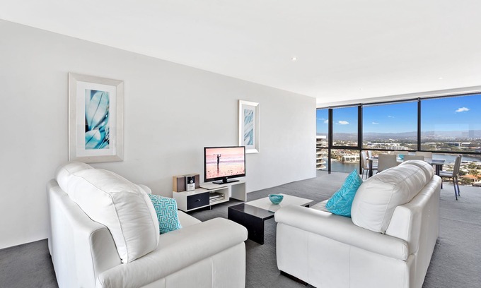 Surfers Paradise Apartment | Circle on Cavill Ocean & River Views