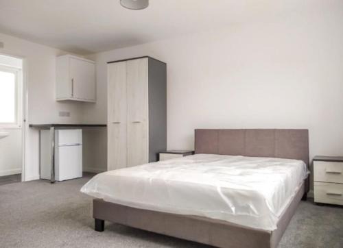 Corby Apartment | City breaks Corby Double ensuites with tv