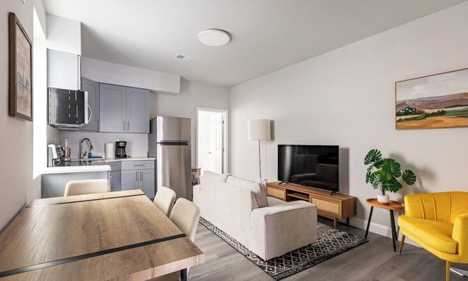 Passyunk Square Apartment | City Center 2Queens 1twin