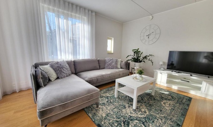Kesklinn Apartment | City Center Bright Home