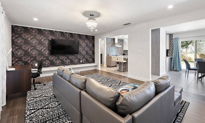 Nacogdoches House | City Center Charm: 5 Mins to SFA