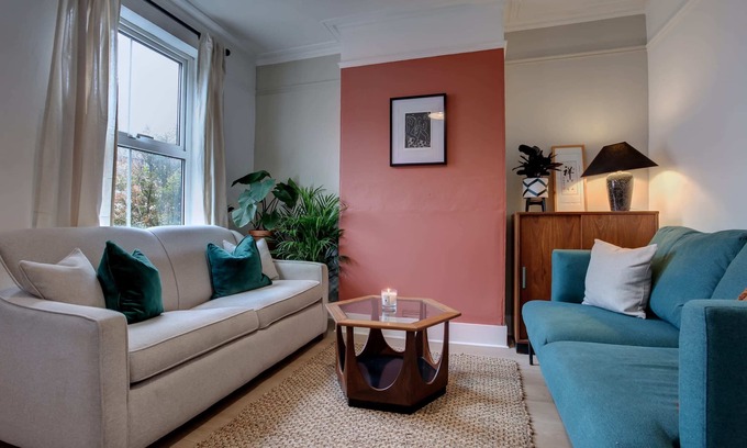 Norwich House | City centre home/free parking & Cathedral views