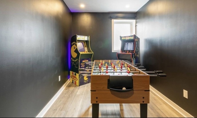 Mercier-Hochelaga-Maisonneuve Apartment | CITY ESCAPE IN STYLISH APARTMENT AT ANJOU
