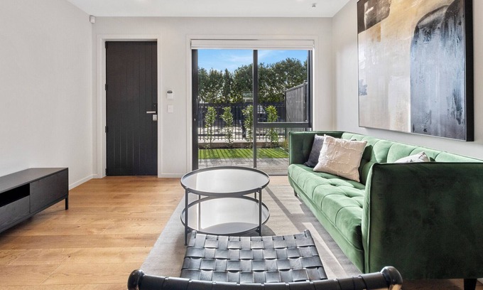 Mangere Bridge Cottage | City Fringe Lifestyle - Mangere Bridge Townhouse