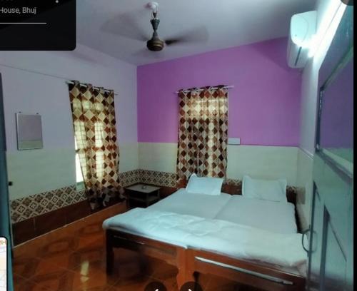 Bhuj Hotel | City Guest House