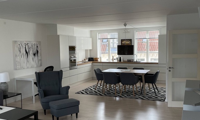 København V Apartment | City Lux apartment with 2 full bathrooms