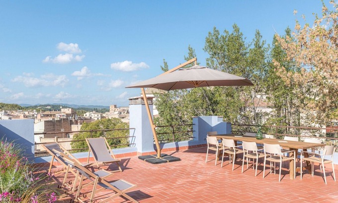 Old Town Apartment | City Oasis by la Comuna