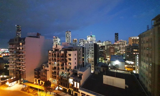 Spring Hill Apartment | CITY PENTHOUSE ★Views★Wine★Pool★Gym★Netflix