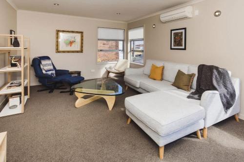 New Plymouth Apartment | City Sails - 3 BR townhouse in central New Plymouth
