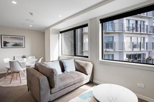 Newton Apartment | City Skyline Apartment near Myers Park
