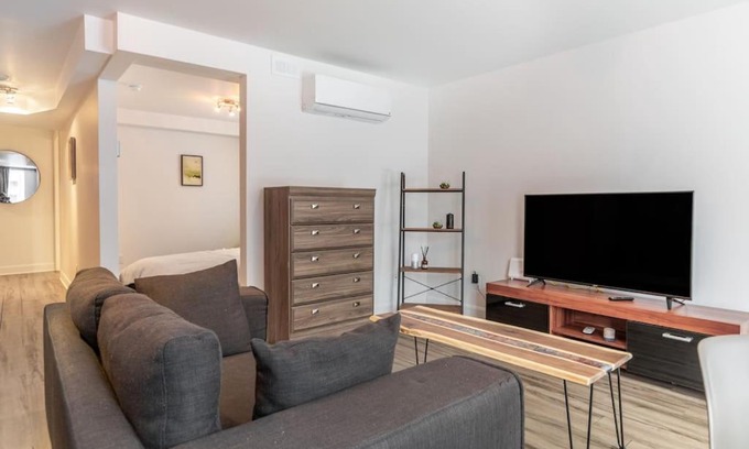 Cote-Des-Neiges—Notre-Dame-De-Grace Apartment | City studio apartment