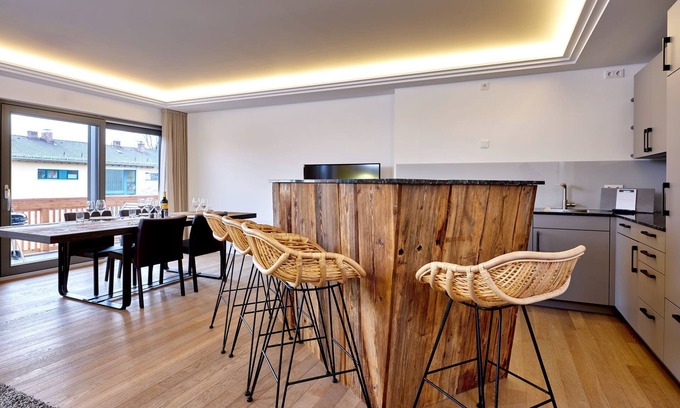 Murnau am Staffelsee Apartment | City suite # 7 m. 127sqm/2nd floor - max. 5 pers. - south-facing balcony, WLAN, SAUNA HAUS in the garden