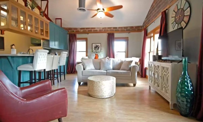 Bloomington Apartment | "City View " King Bed Retreat in Bloomington"