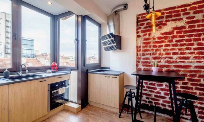 Sofia City Center Apartment | City Views & Modern Comfort – Top Location at a Budget Price!