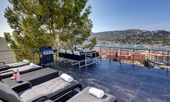 Port d'Andraitx Villa | City villa with gym and sensational harbor/sea and mountain views