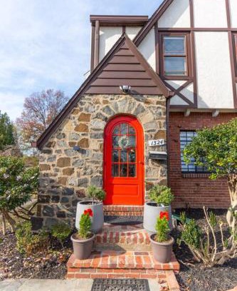 Waverly Hills House | Cityscape Cottage in Arlington, VA
