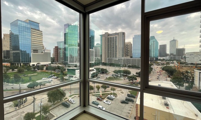 Uptown Condo | Cityscape Views at America Airline Center W/Free Parking/Stars, Mavs, Concerts