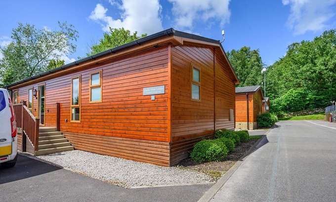 Troutbeck Bridge Cottage | CLAIFE VIEW LODGE, pet friendly, with pool in Troutbeck Bridge