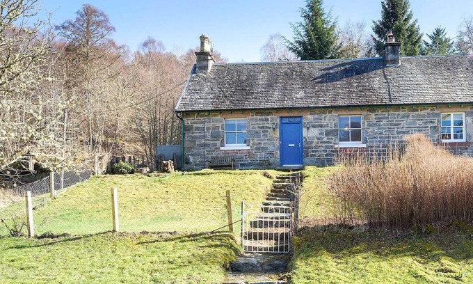 Tomich Cottage | Clamhan Cottage is located in the small rural village of Tomich with amazing views of the countrysid
