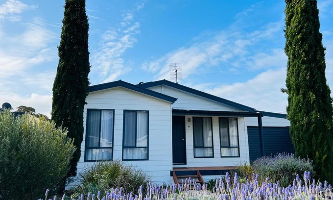 Waterhouse House | Clampetts Pet Friendly Close to Township