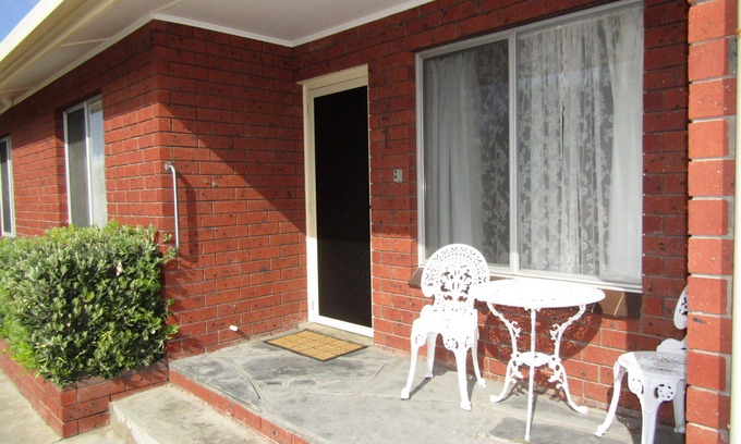Melville Apartment | Clan Ranald Unit 1 ~ Short walk to all amenities! UNLIMITED FREE WI-FI!