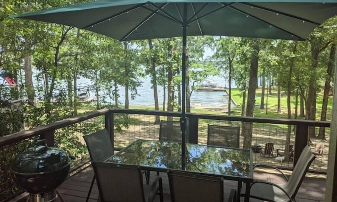 Scroggins Cabin | Clancy's Chalet: Lake Cypress Springs Cabin, Boat Slip, Huge Deck, Kayak + More