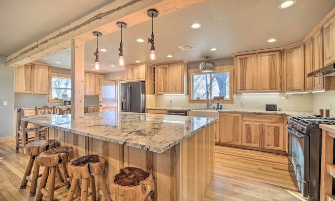 Claremore House | Claremore Country Home w/Large Yard & Grill!