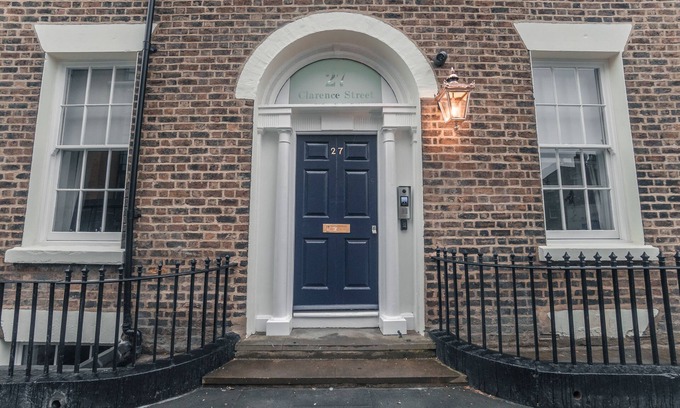 Hope Street Apartment | Clarence Street Townhouse