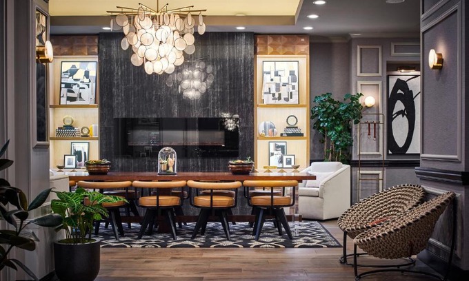 Gold Coast Hotel | Claridge House