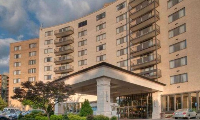 Court House Hotel | Clarion Collection Hotel Arlington Court Suites