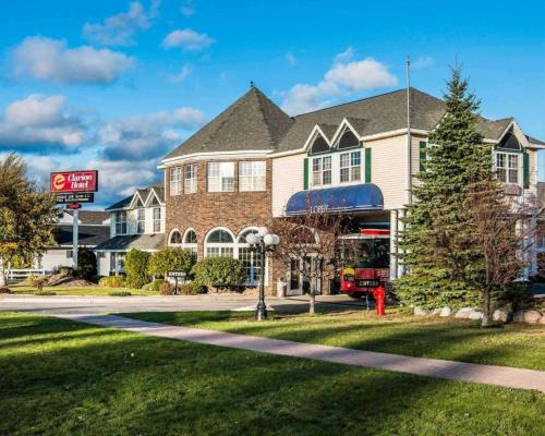 Mackinaw City Hotel | Clarion Hotel Beachfront