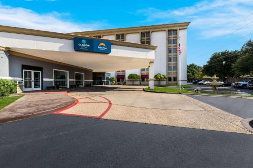 San Angelo Hotel | Clarion Hotel San Angelo near Convention Center